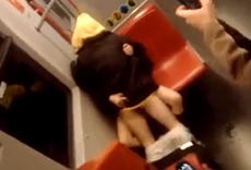 Casal fazendo sexo no metrô