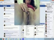 Coroa em video porno amador batendo uma siririca na webcam